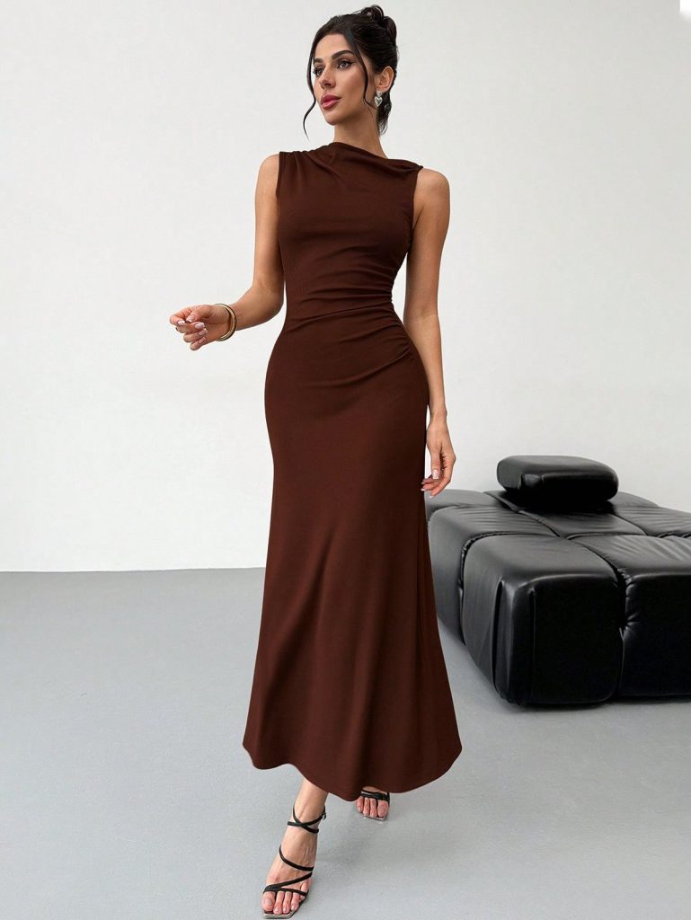 Kolsuz Uzun Kahverengi Elbise